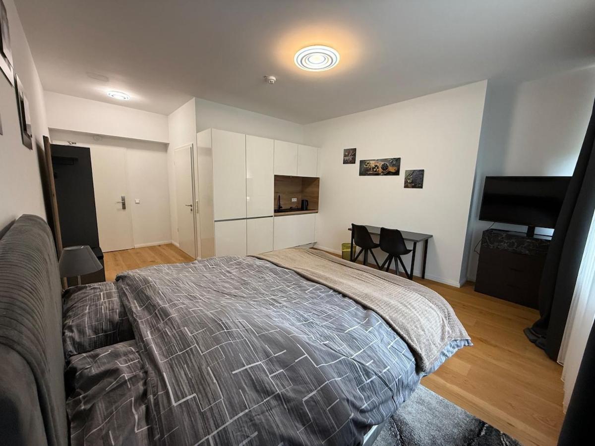 Deluxe Studio-Daisy Apartment